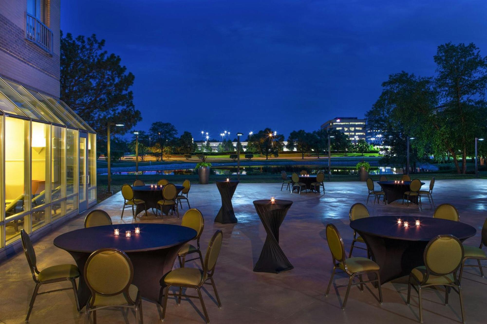Sheraton Suites Chicago Elk Grove Елк-Ґров-Віллідж Екстер'єр фото